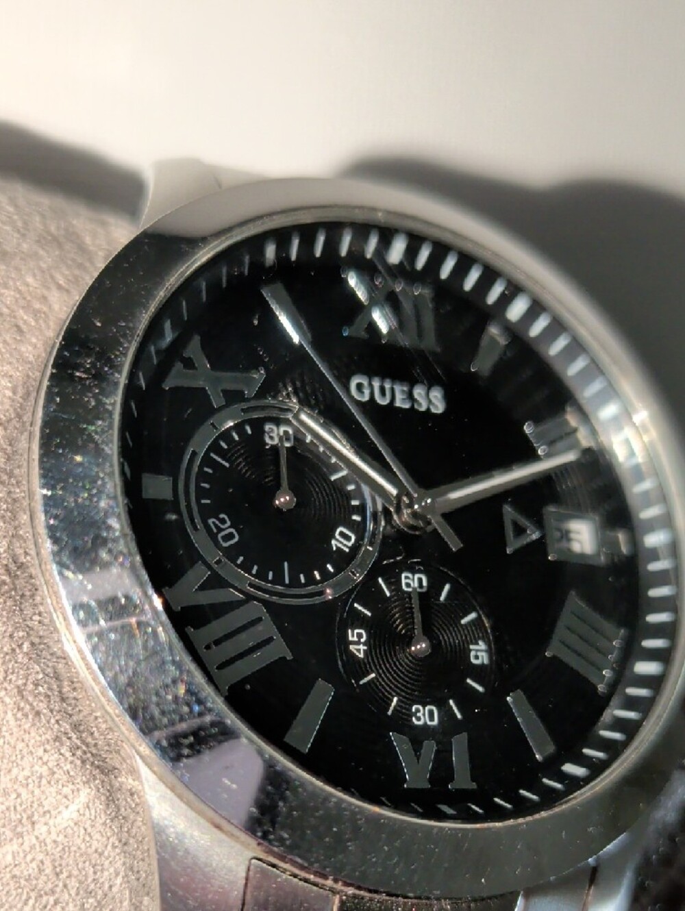 ⌚ GUESS - Requires Battery Replacement - Picture 4 of 8